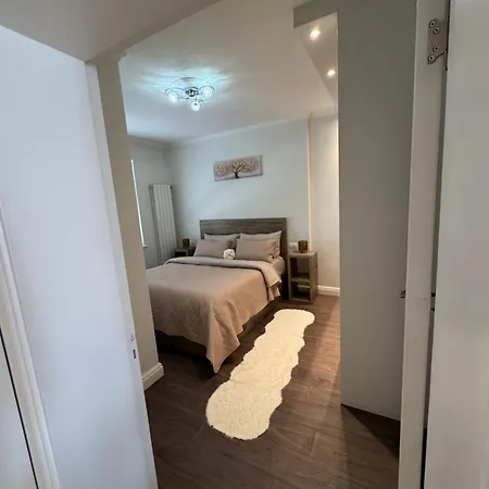 Ee Apartment